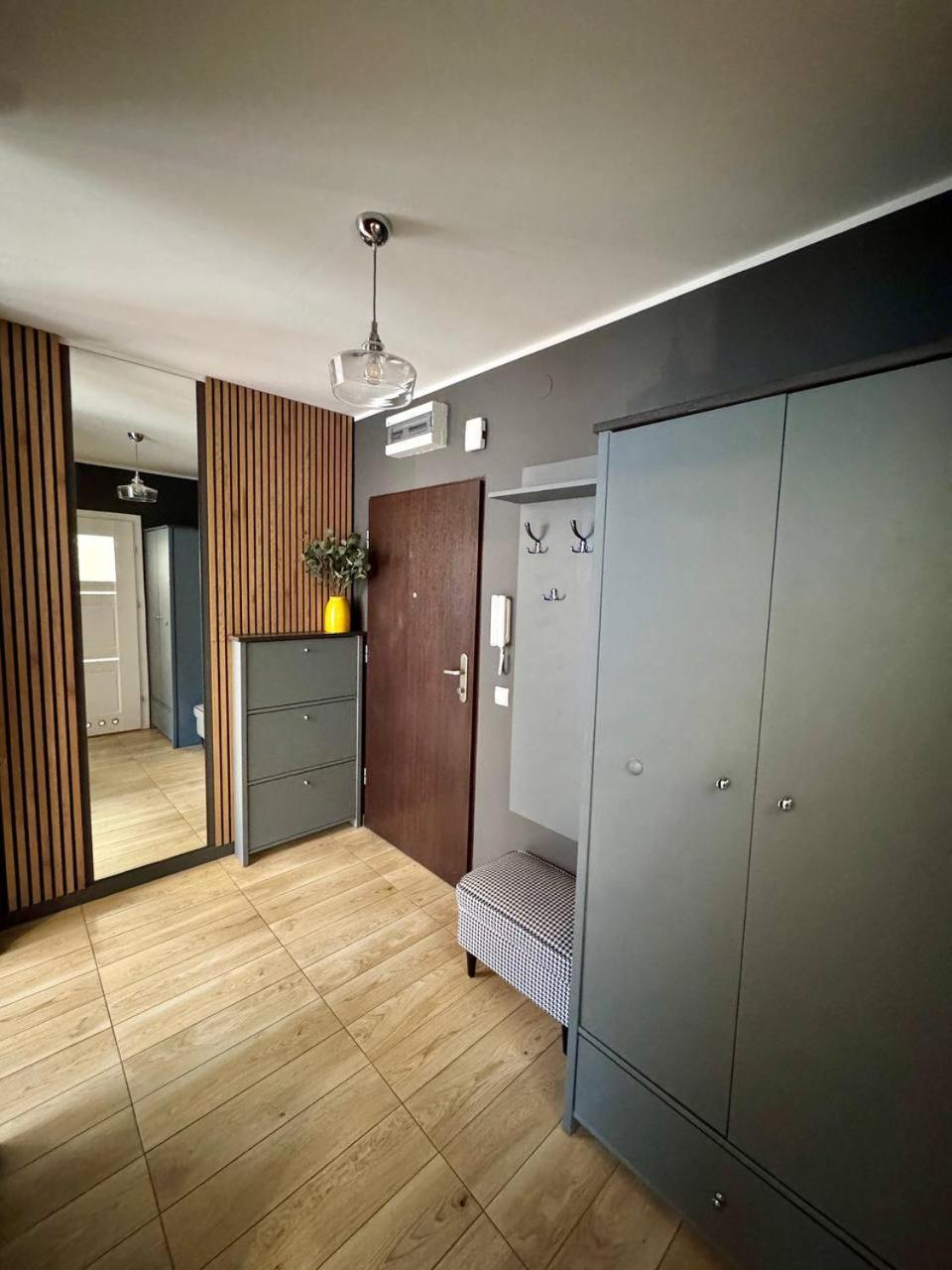 C- Home4U - Apartment With A City View Close To Aquapark, Parking In Secured Area Krakau Exterior foto
